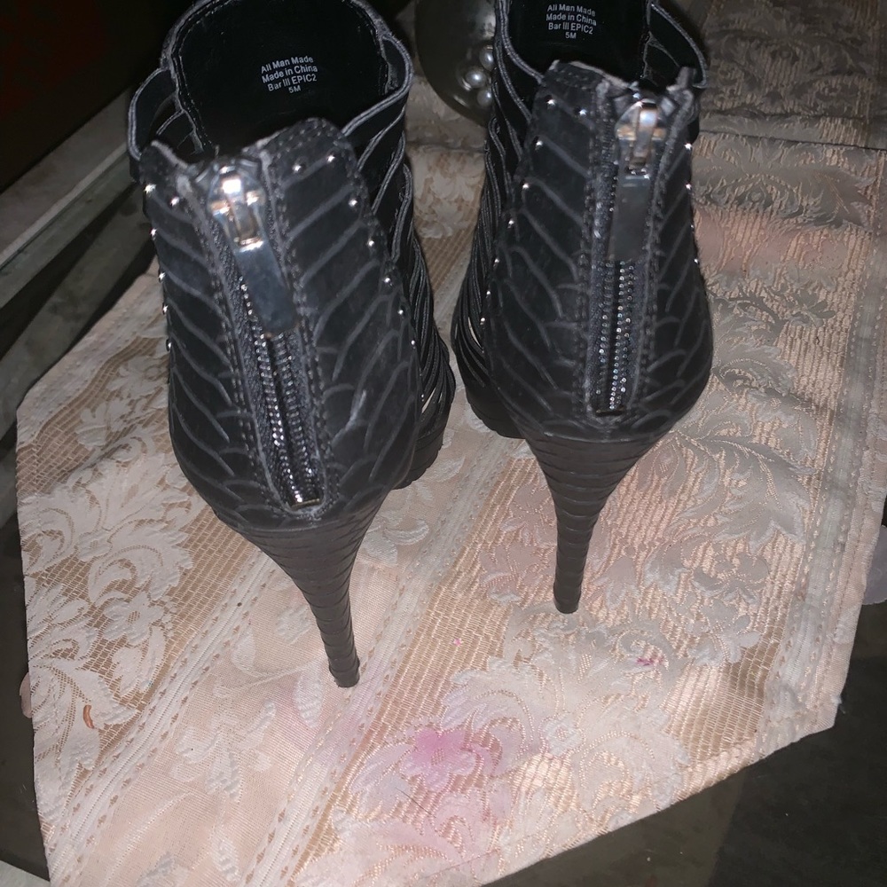 Shoes - Picture 5 of 6